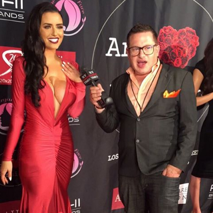 abigail-ratchford-with-friends-13