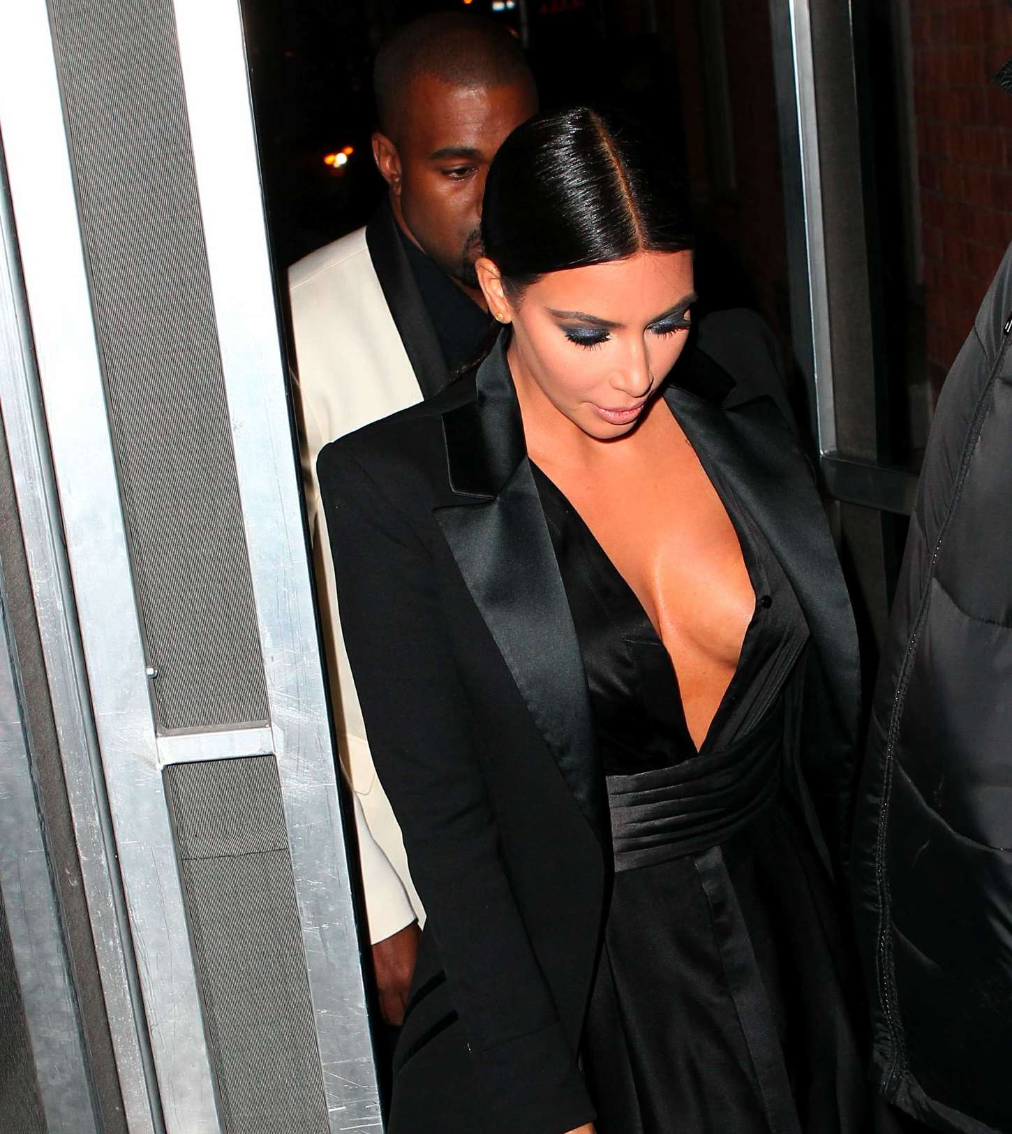 kim-kardashian-in-black-dress-50