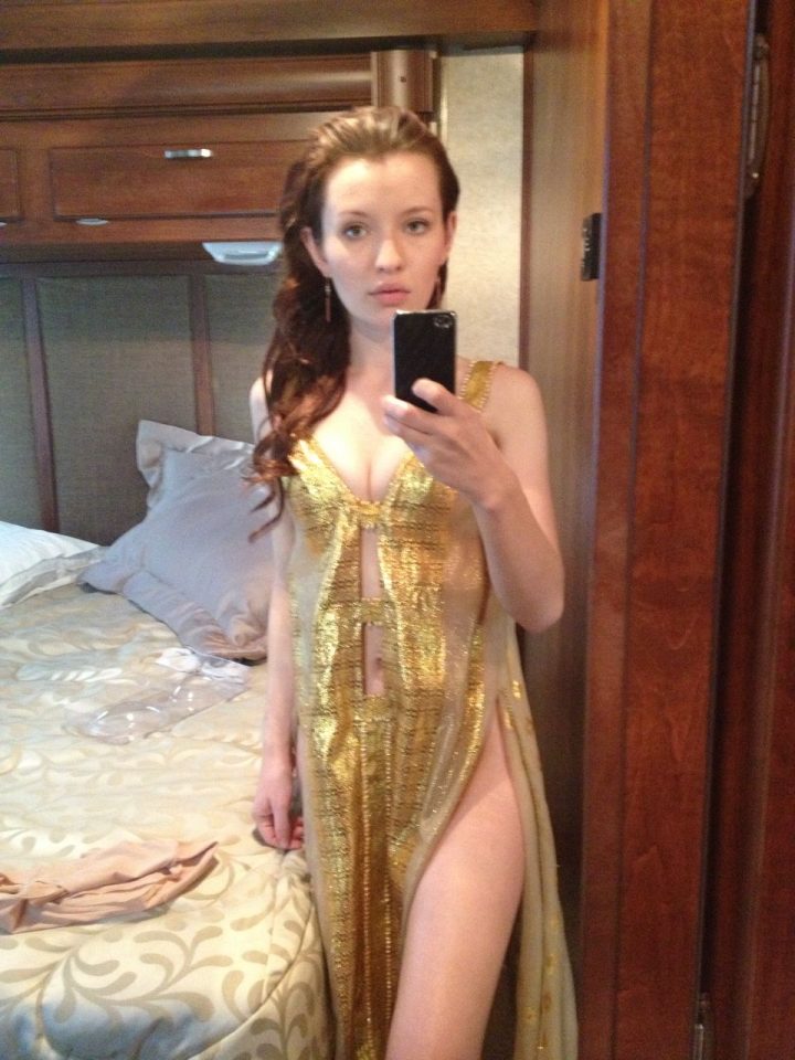 Beautiful Emily Browning Nude Photo
