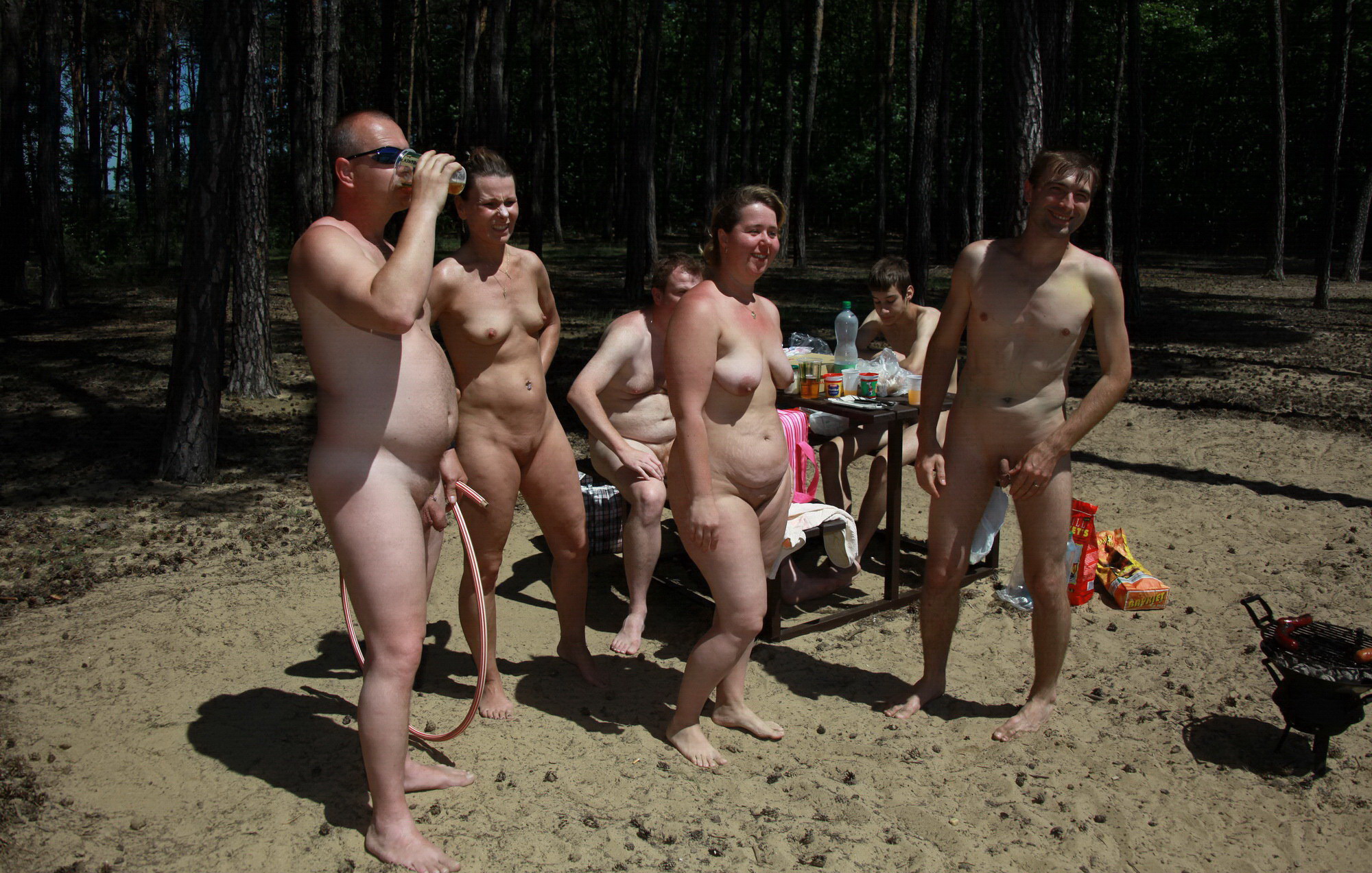 https://voyeurpapa.com/wp-content/uploads/2016/12/Nudists-family-nude-beach-22.jpg