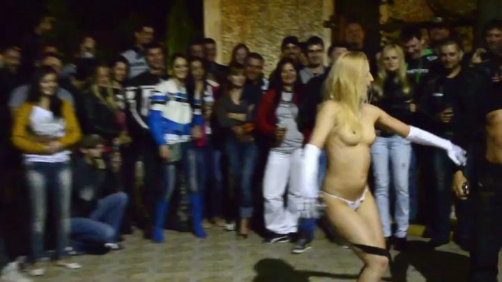 Striptease-Girls in the Moto Naked Party