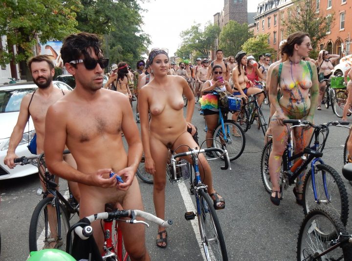 Naked girls – World Naked Bike Ride – 2016