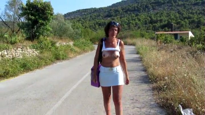 WIFE-Naked in Public