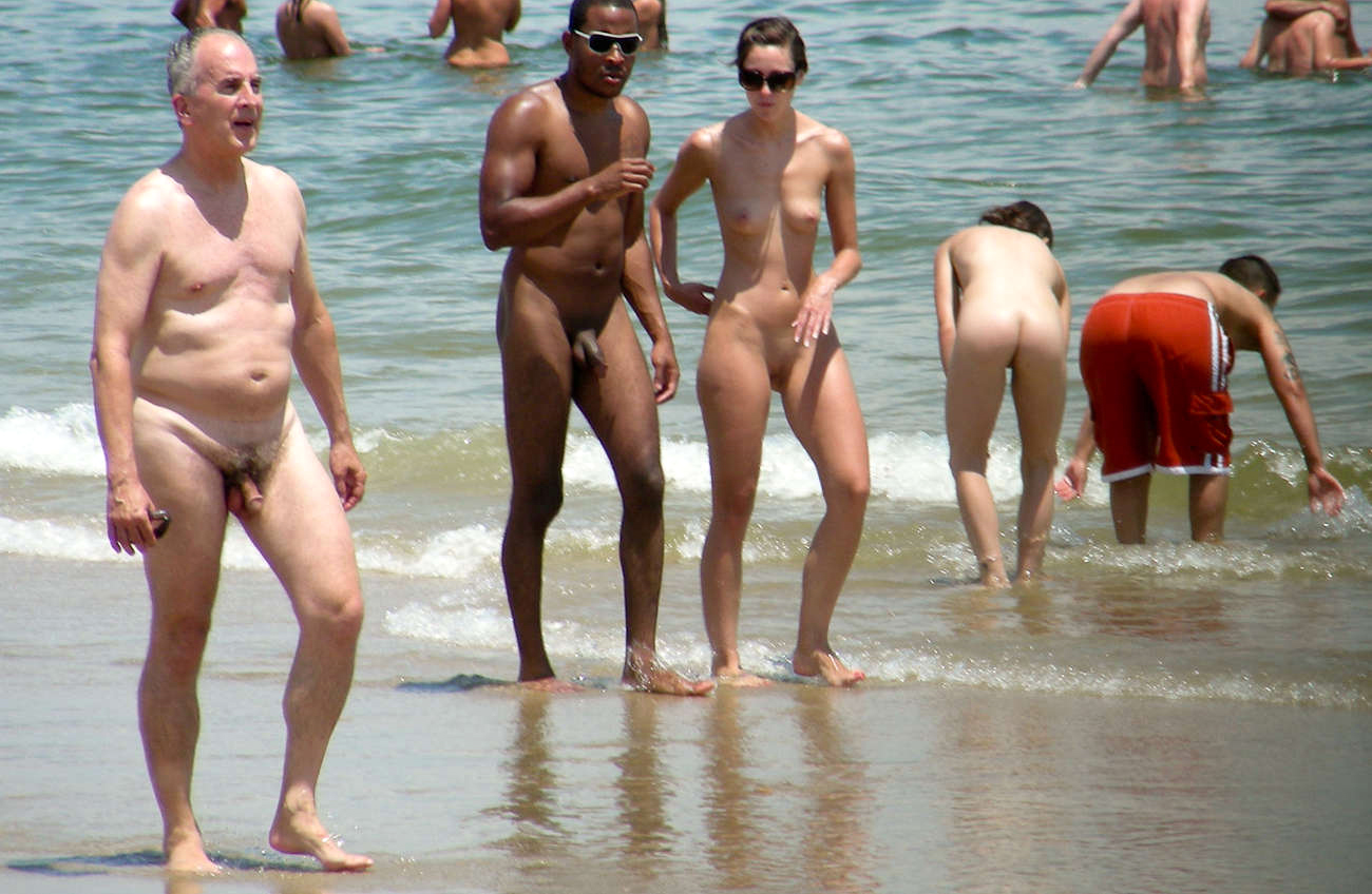 Download Nudists family nude beach from VoyeurPapa, the ultimate voyeur col...
