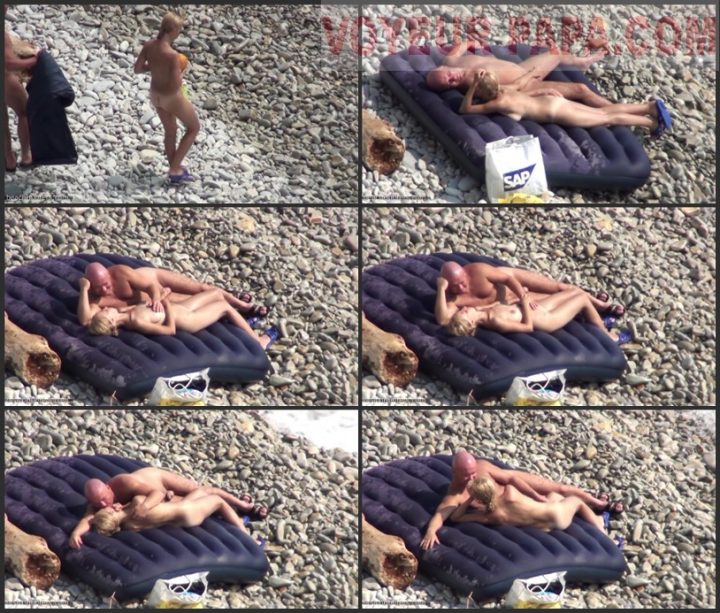 Nude Beach – Hot Exhibitionists