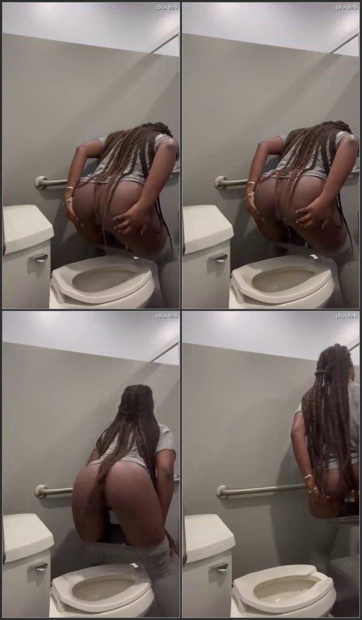 Ebony pissing