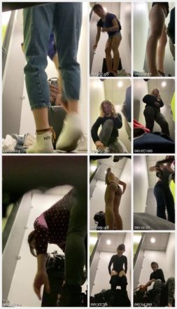 Risky peep on perfect ass in dressing room