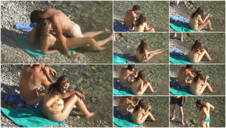 A very horny couple on the beach