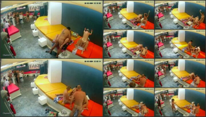 Sex in swingers club 04