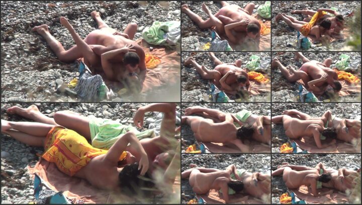 Nice zoomed view of beach sex