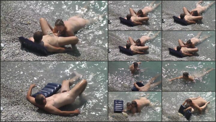 Hot fuck and a nice lick on the beach