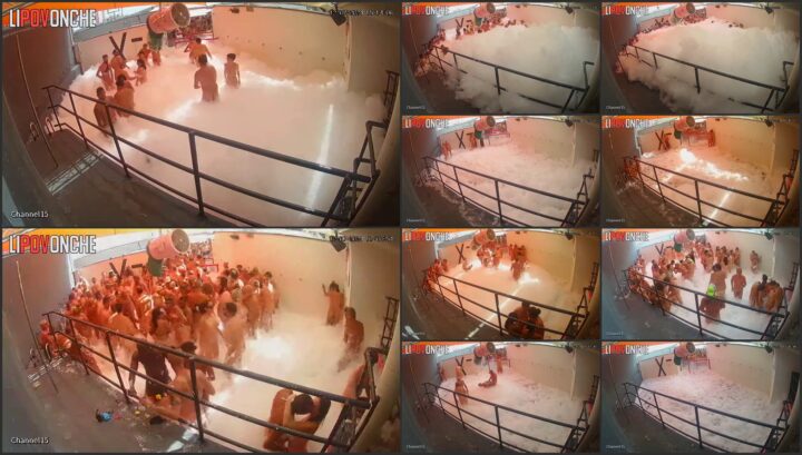 Sex in swingers club 76