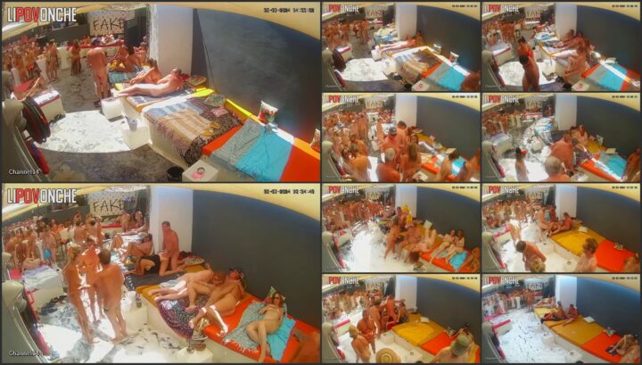 Sex in swingers club 89