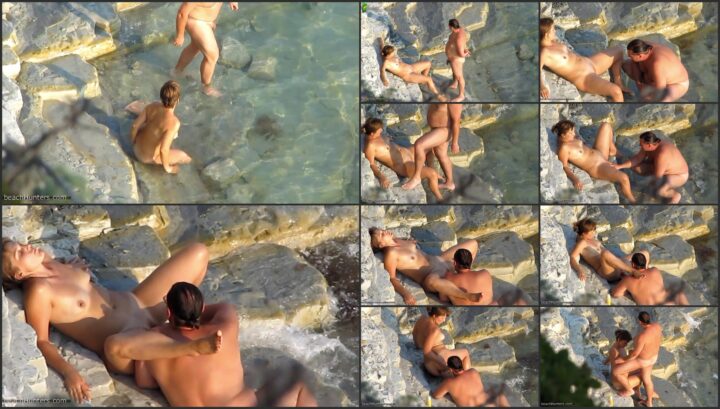 Zooming on beach sex