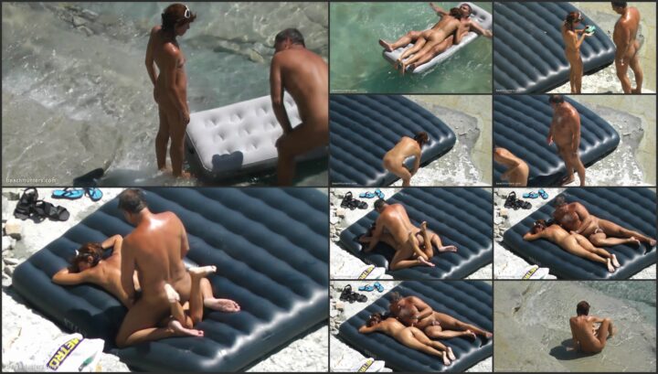 Relaxed couple started to fuck